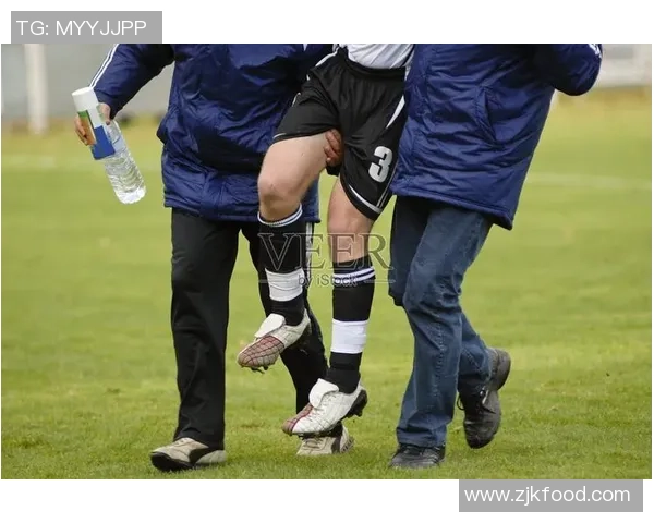 足球踢到髌骨的意外伤害与预防措施探讨