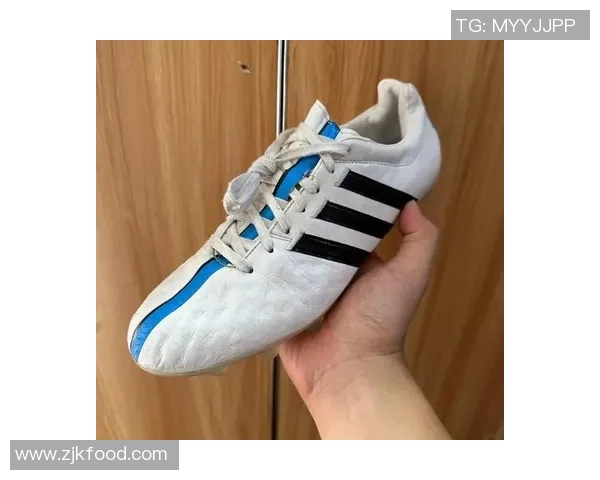 足球鞋尺码选择指南是偏大还是偏小更适合你的脚型